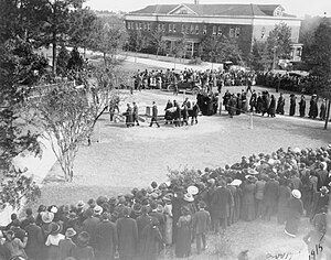 Booker T Washington burial 3c11868r.jpg