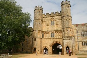 Battle Abbey gatehouse, 2009.jpg